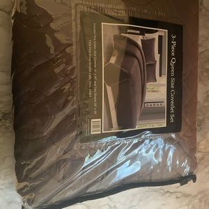 Queen coverlet set new